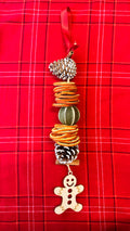 Gingerbread Charm Hanging Dried Fruit Garland ￼