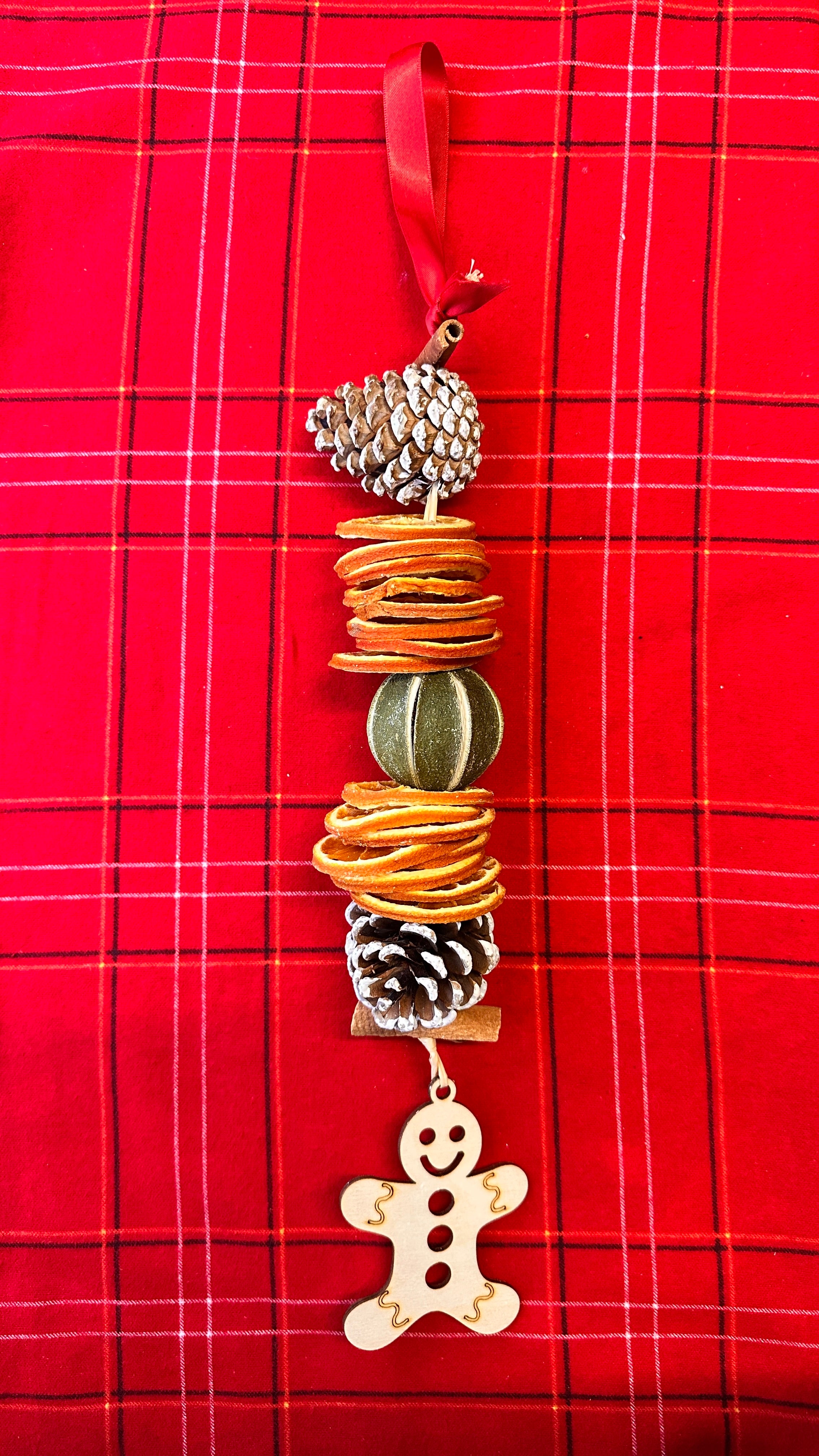 Gingerbread Charm Hanging Dried Fruit Garland ￼